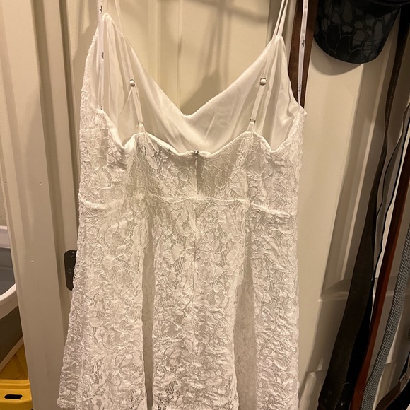 White lace lulu dress - Picture 2 of 3